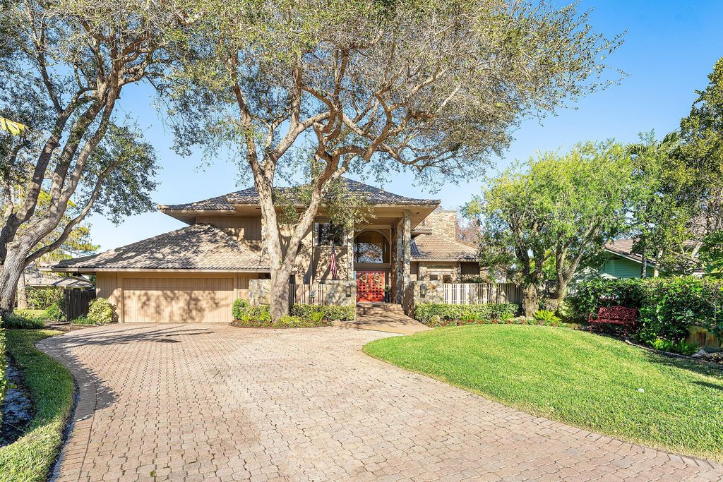 Photo of 4 Sutherland Court, Palm Beach Gardens, FL 33418 (MLS # R11161128)