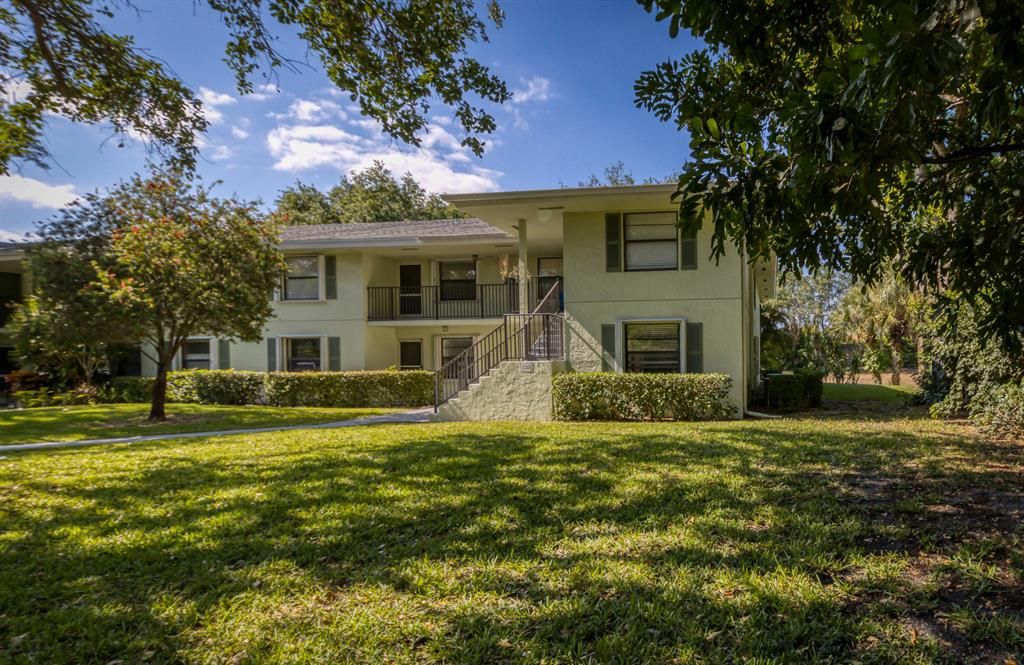 Photo of 1201 Sabal Ridge Circle #D, Palm Beach Gardens, FL 33418 (MLS # R10707154)