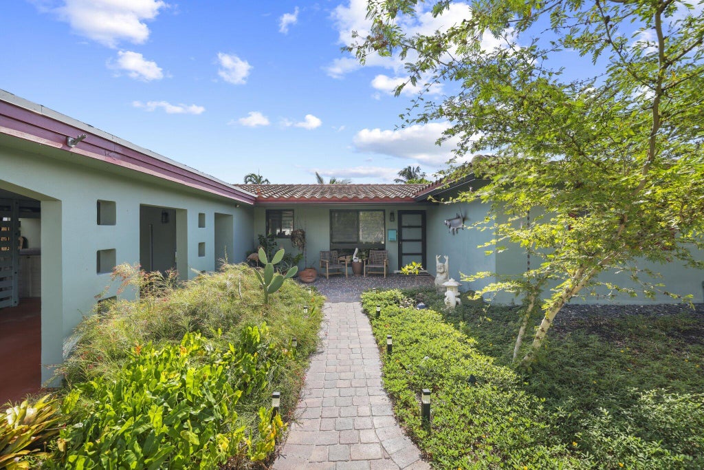 Photo of 2332 NE 17th Terrace, Wilton Manors, FL 33305 (MLS # B26069658)