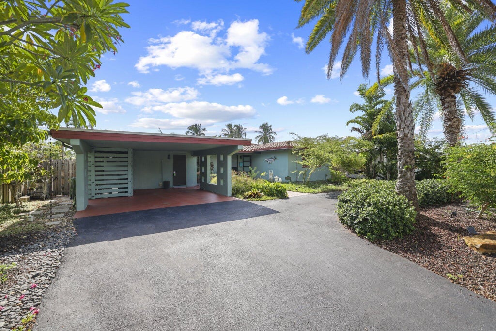 Photo of 2332 NE 17th Terrace, Wilton Manors, FL 33305 (MLS # B26069658)