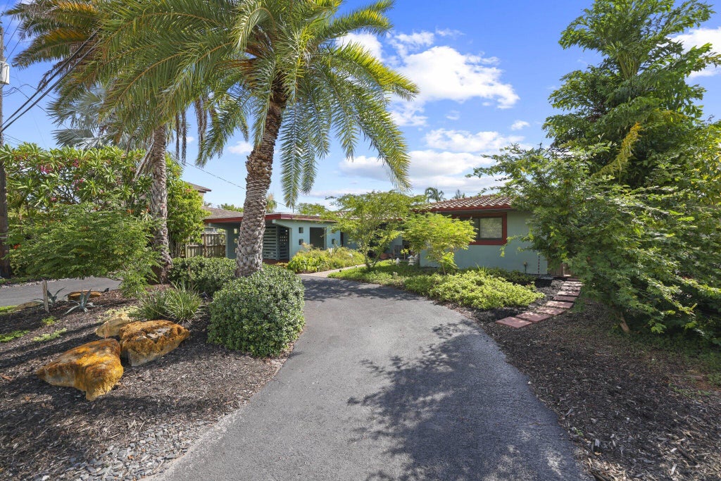 Photo of 2332 NE 17th Terrace, Wilton Manors, FL 33305 (MLS # B26069658)