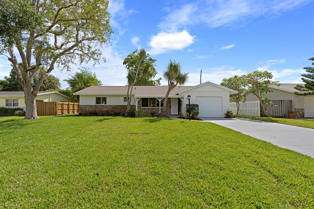 Photo of 631 Heron Drive, Delray Beach, FL 33444 (MLS # R10716185)