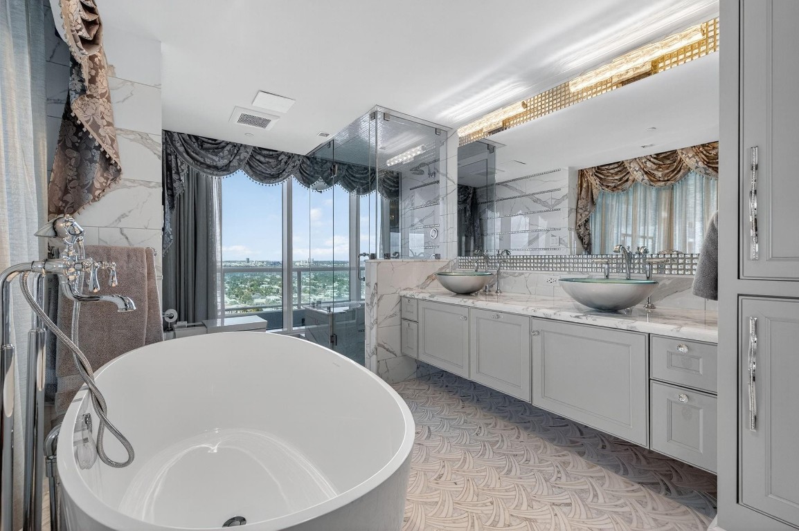 Ritz Carlton - Residential