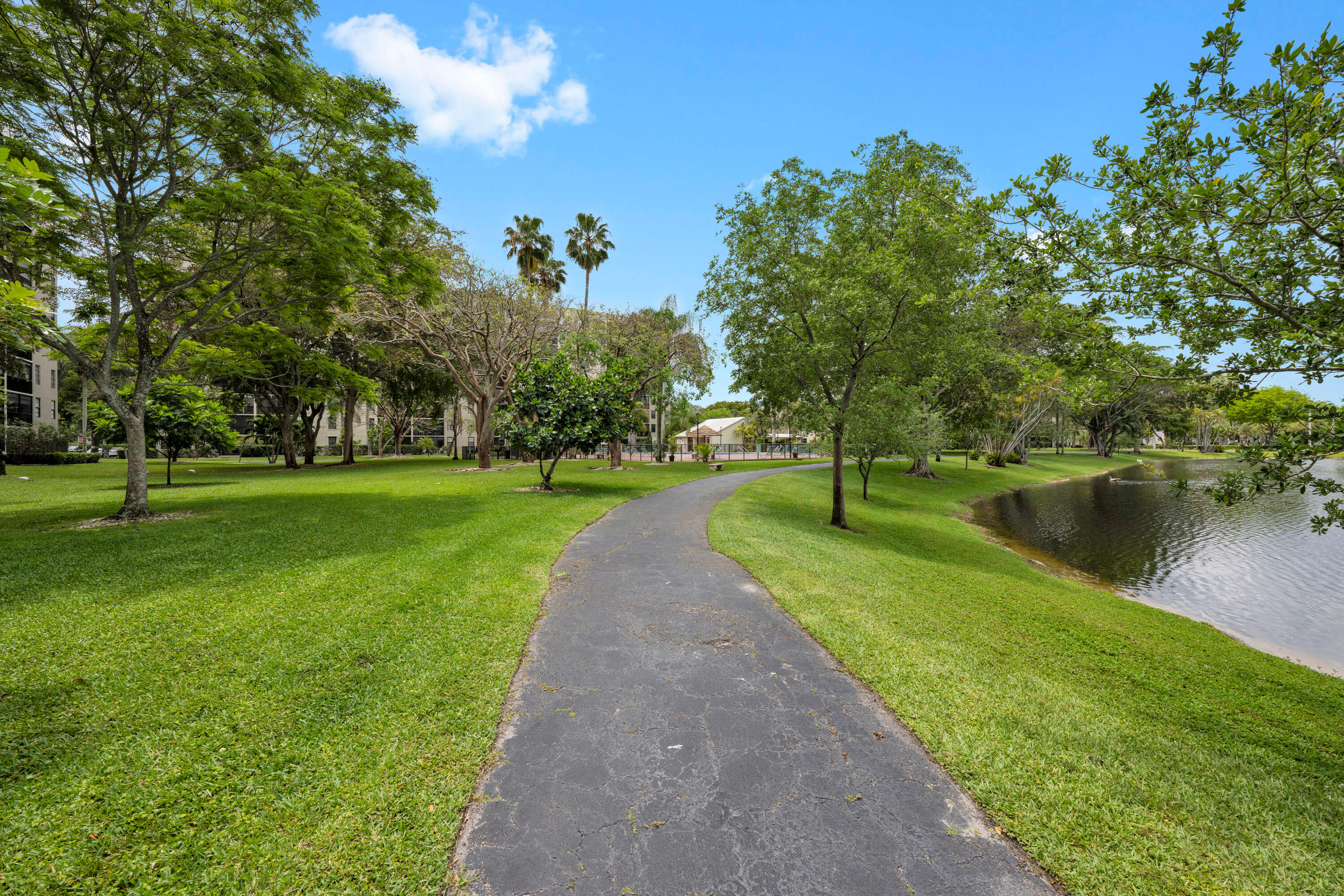 CYPRESS BEND CONDOMINIUM III - Residential