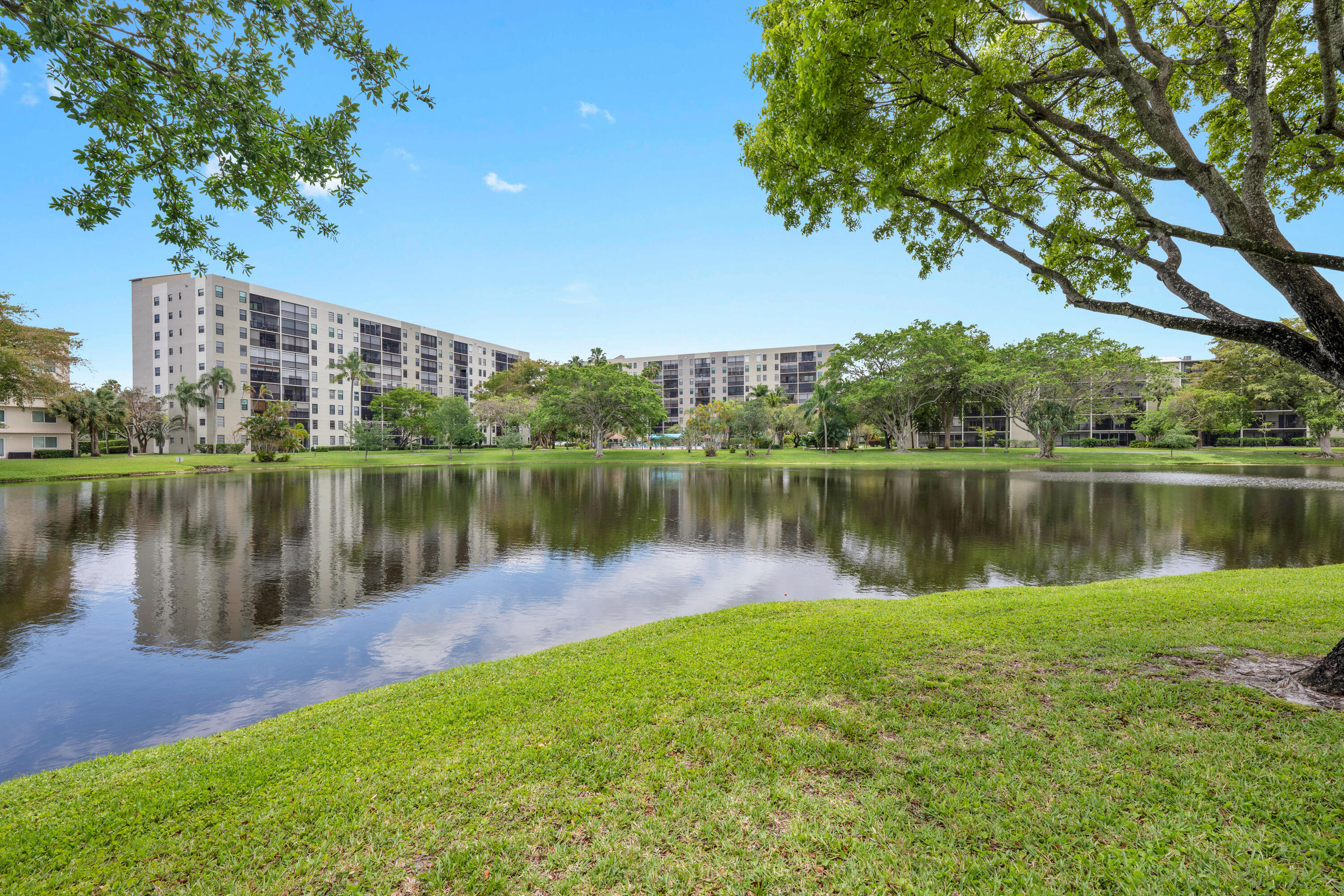 CYPRESS BEND CONDOMINIUM III - Residential