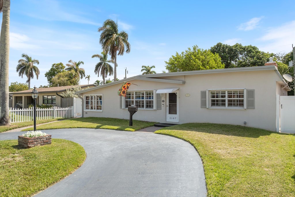 Photo of 2107 N 15TH Avenue, Hollywood, FL 33020 (MLS # B26064759)
