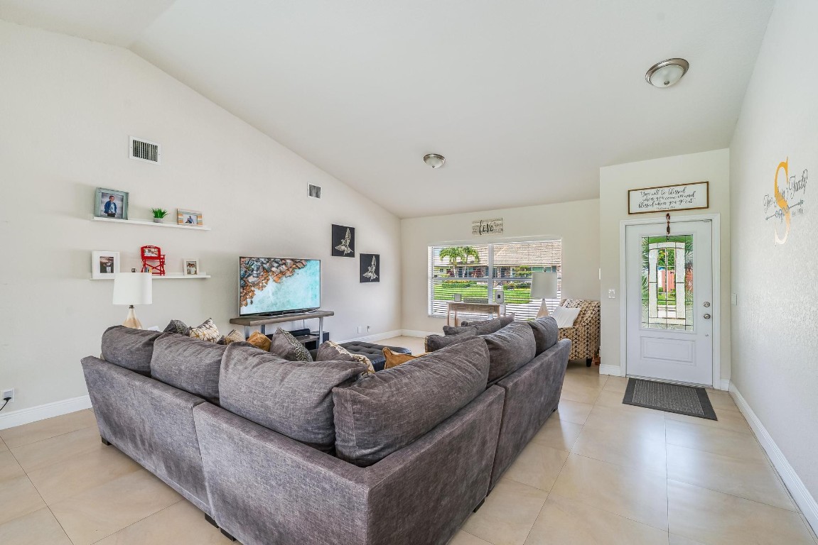 Sunflower Margate 82-38 B - Residential