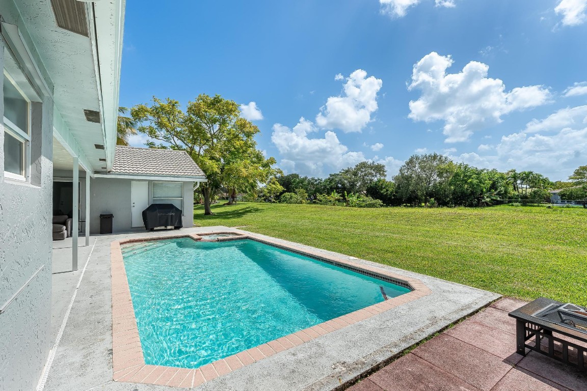 Sunflower Margate 82-38 B - Residential