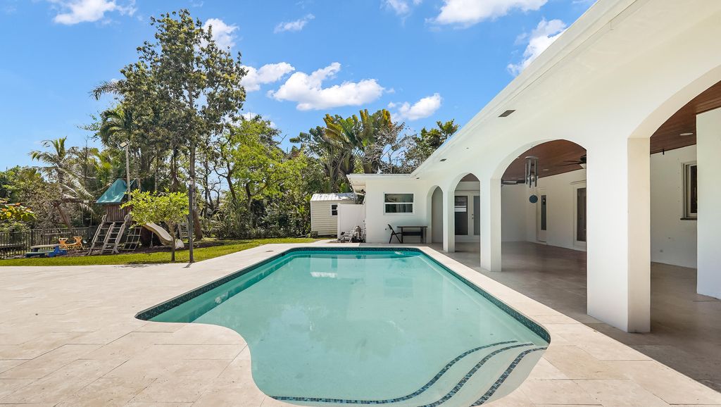 Photo of 1120 E Tropical Way, Plantation, FL 33317 (MLS # B26009485)