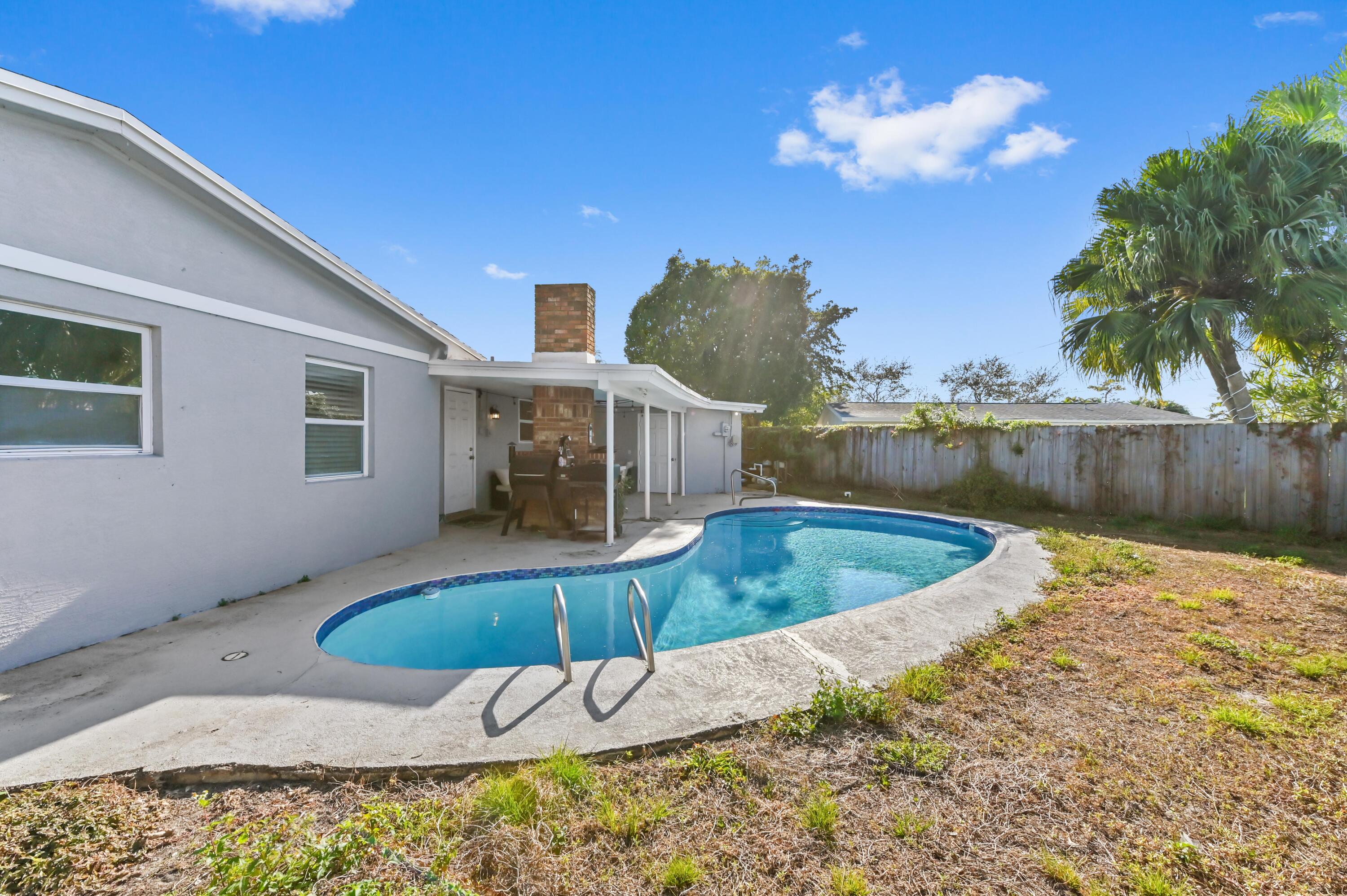 SEMINOLE MANOR - Residential