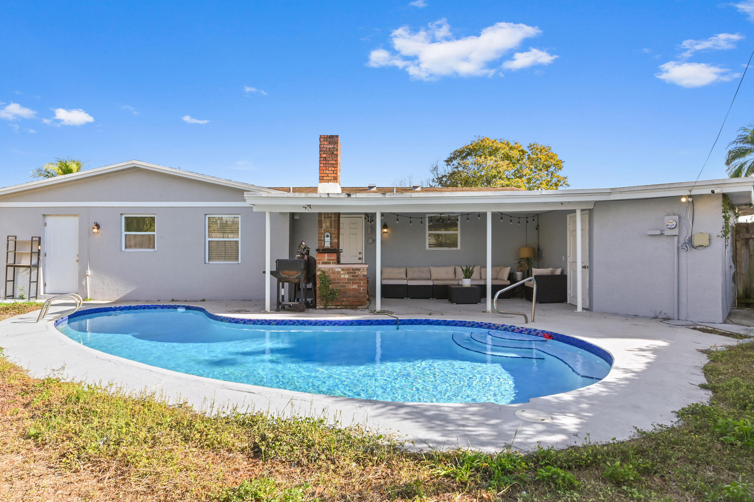 SEMINOLE MANOR - Residential