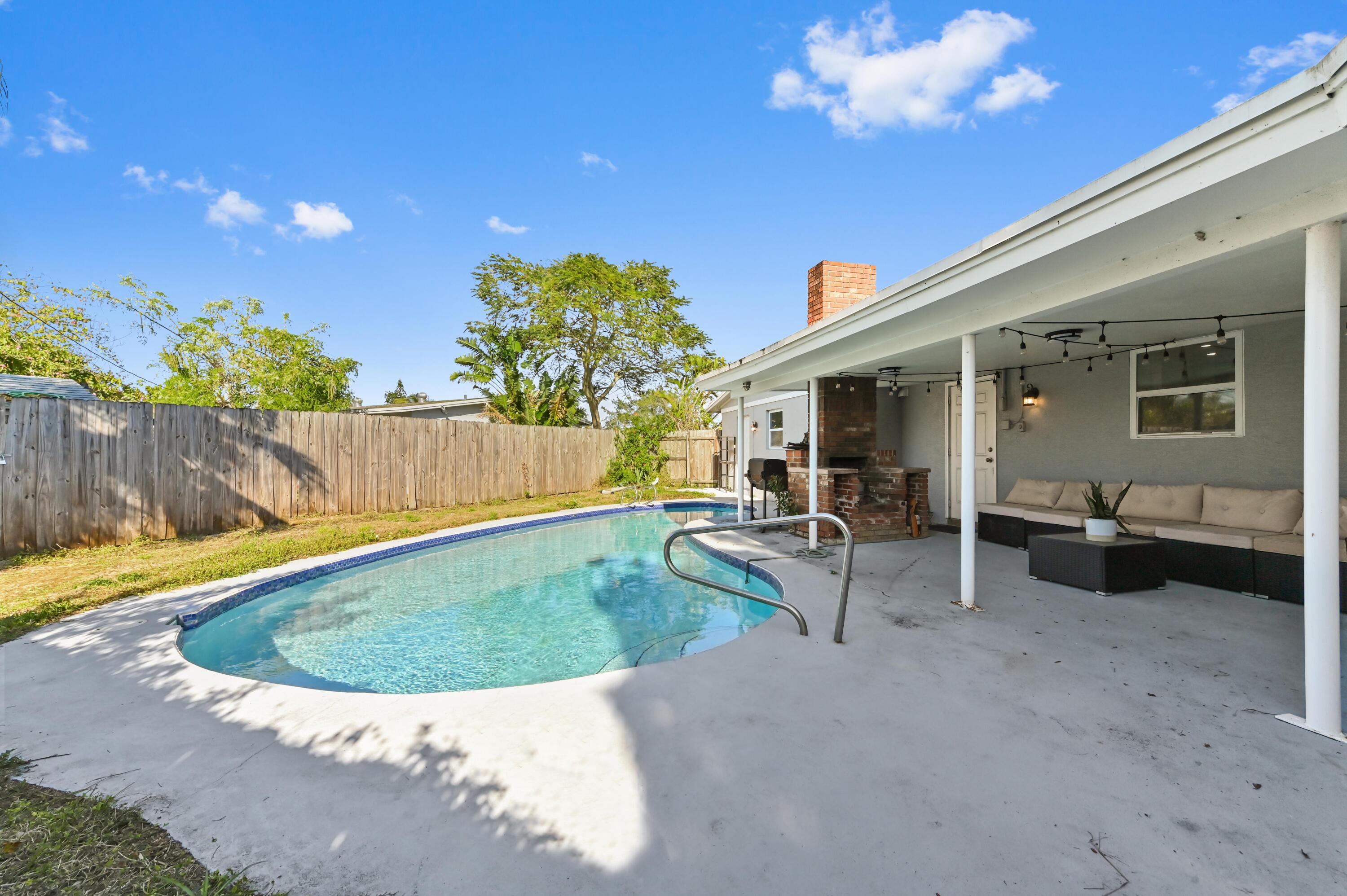 SEMINOLE MANOR - Residential