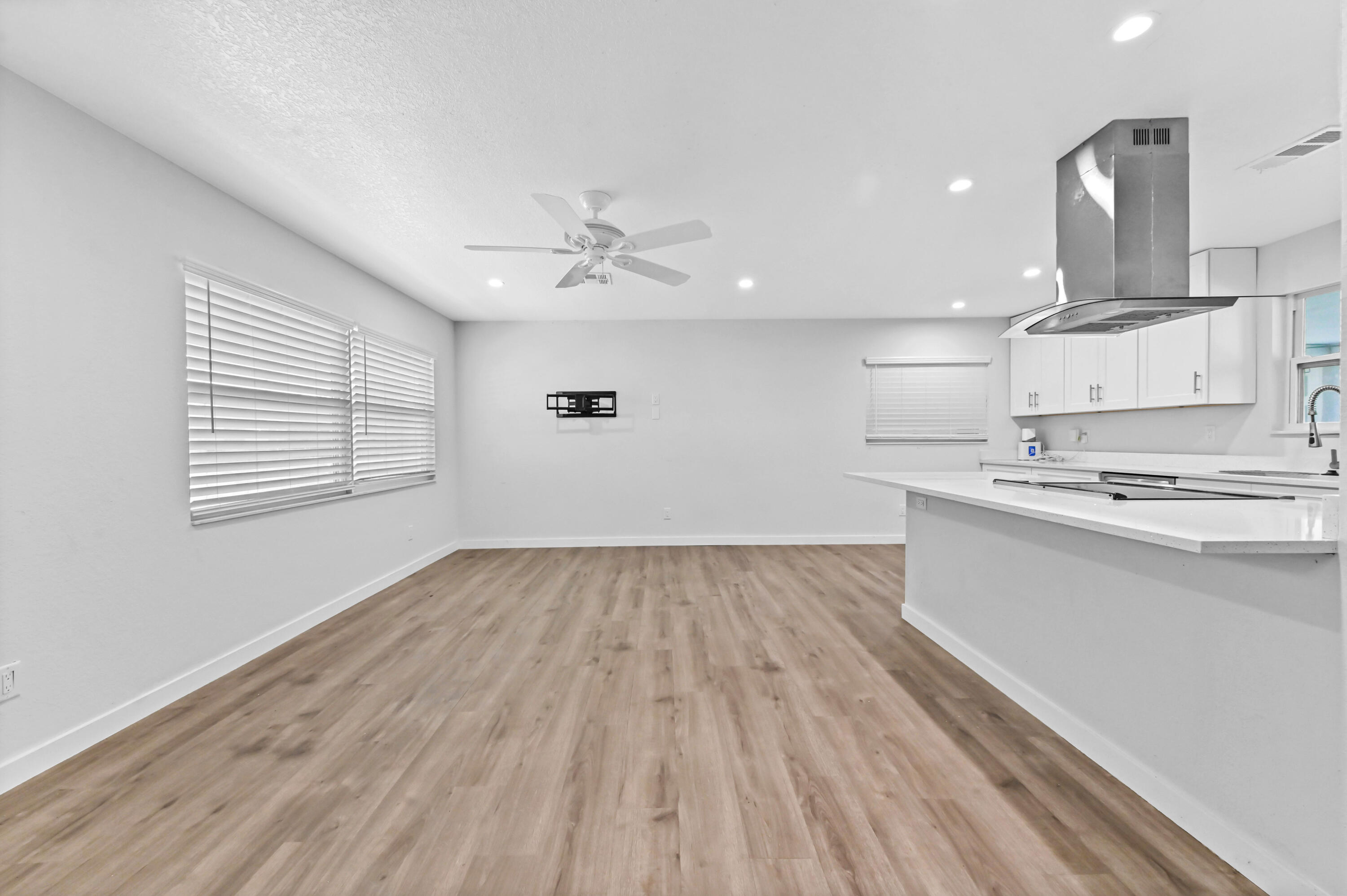 SEMINOLE MANOR - Residential