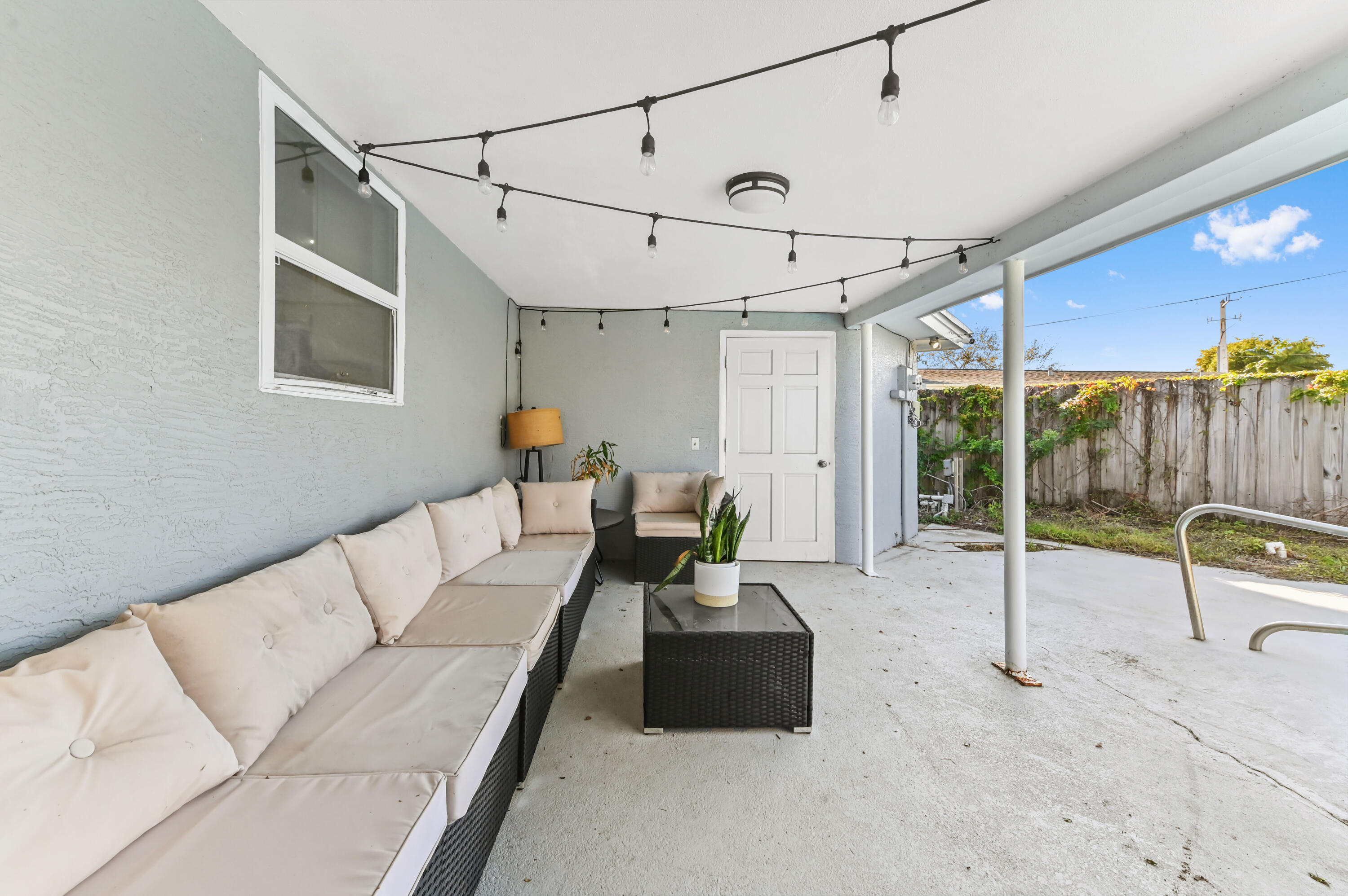 SEMINOLE MANOR - Residential