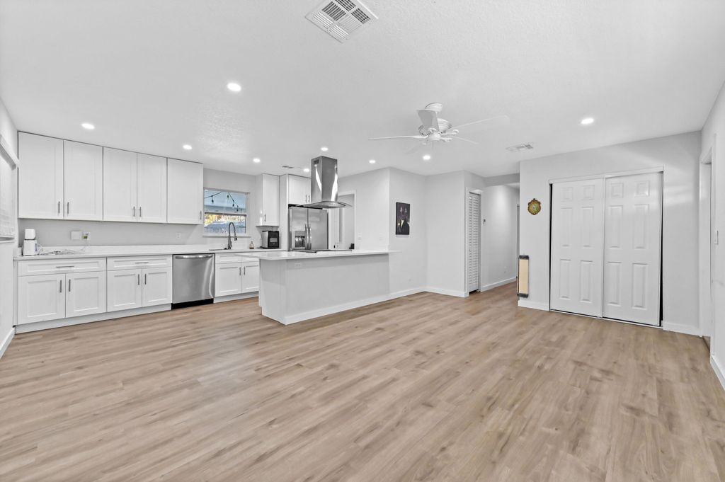 Photo of 6491 Mackinac Road, Lake Worth, FL 33462 (MLS # R11163101)