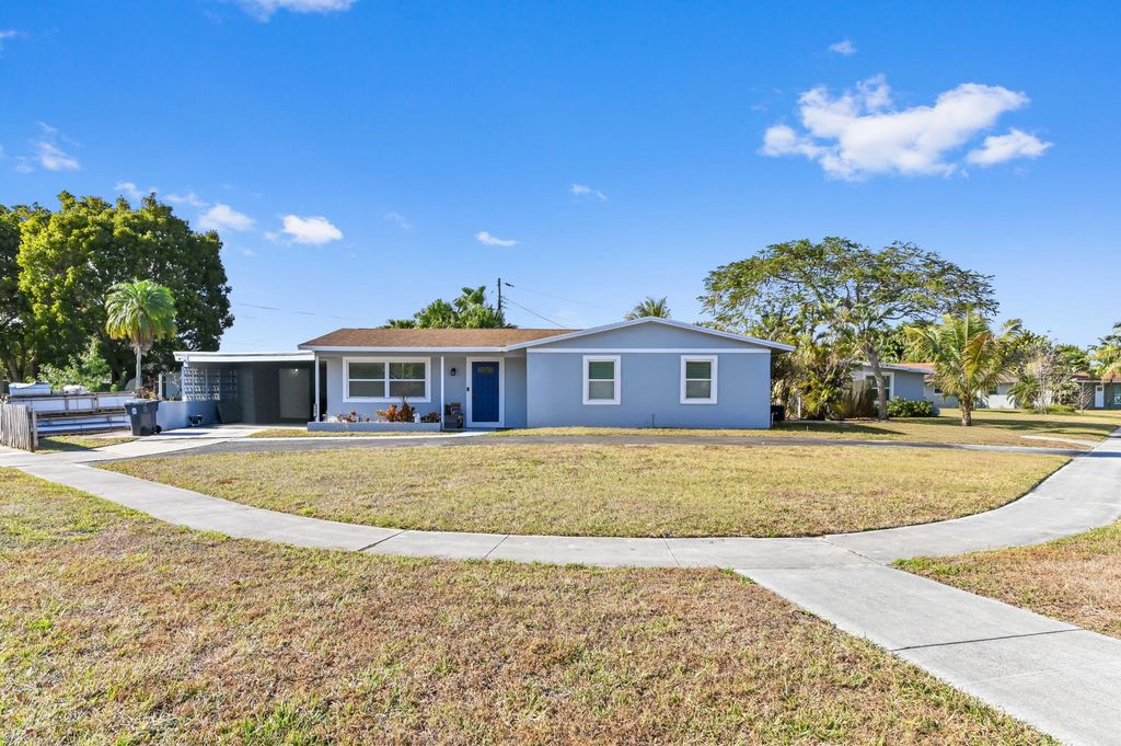 Photo of 6491 Mackinac Road, Lake Worth, FL 33462 (MLS # R11163101)