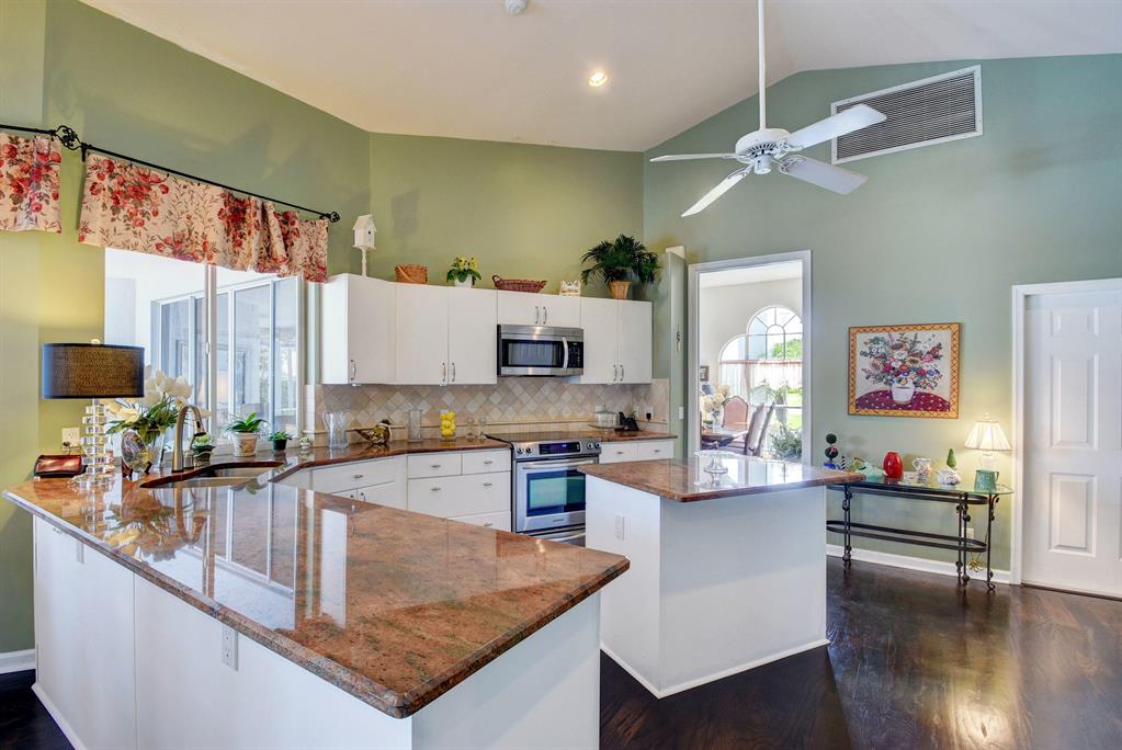 MEADOW WOOD OF THE LANDINGS AT WELLINGTO - Residential