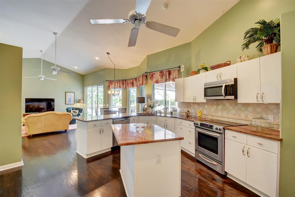 MEADOW WOOD OF THE LANDINGS AT WELLINGTO - Residential