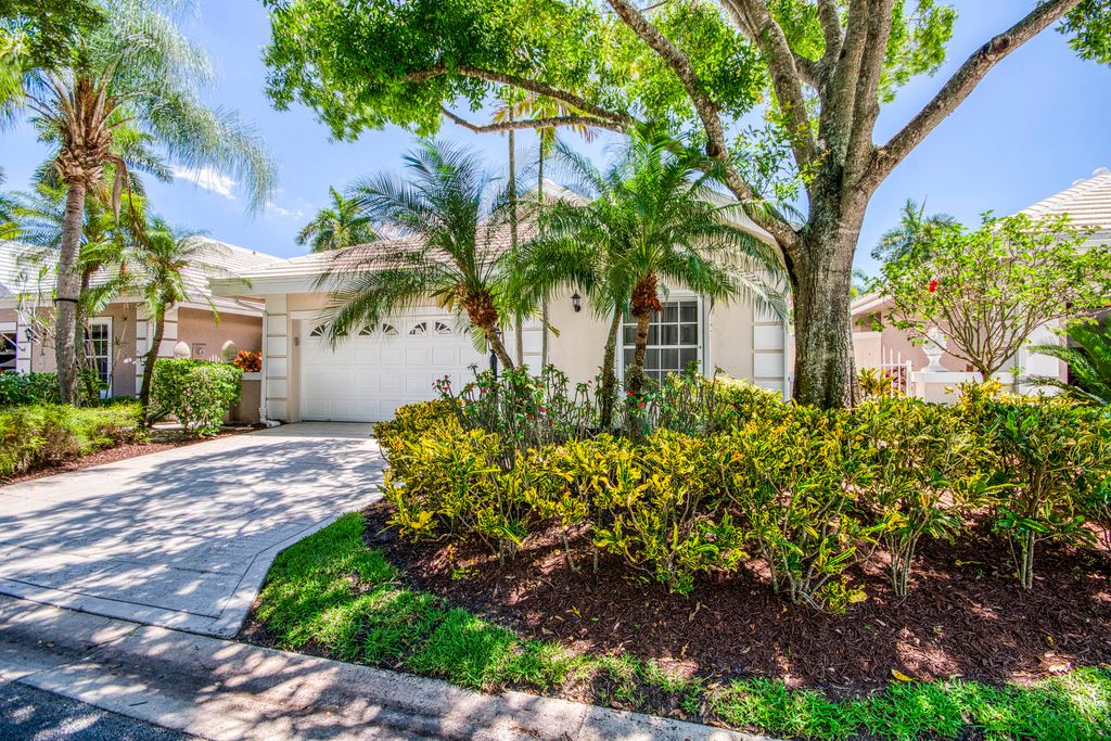 Photo of 206 Canterbury Drive W, Palm Beach Gardens, FL 33418 (MLS # B26027716)