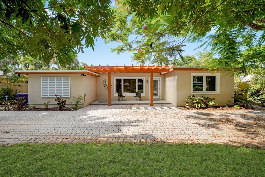 Photo of 401 NW 21ST Court, Wilton Manors, FL 33311 (MLS # B26064403)