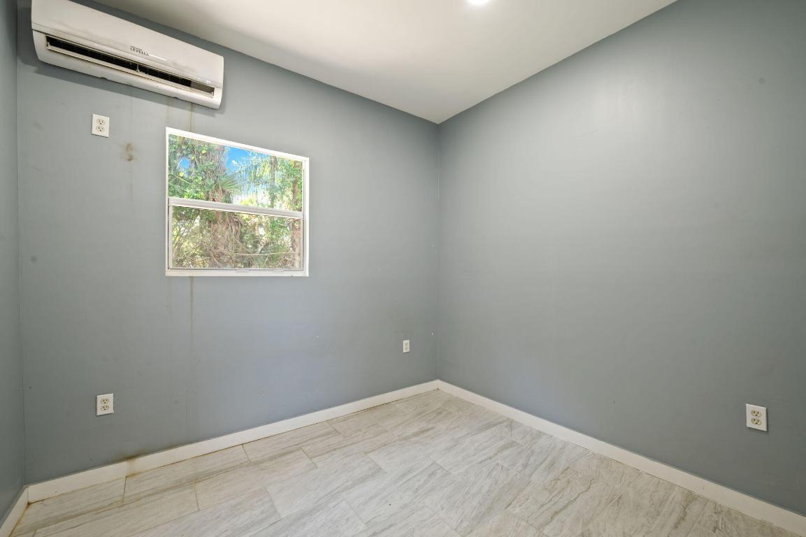 LOXAHATCHEE GROVES - Residential