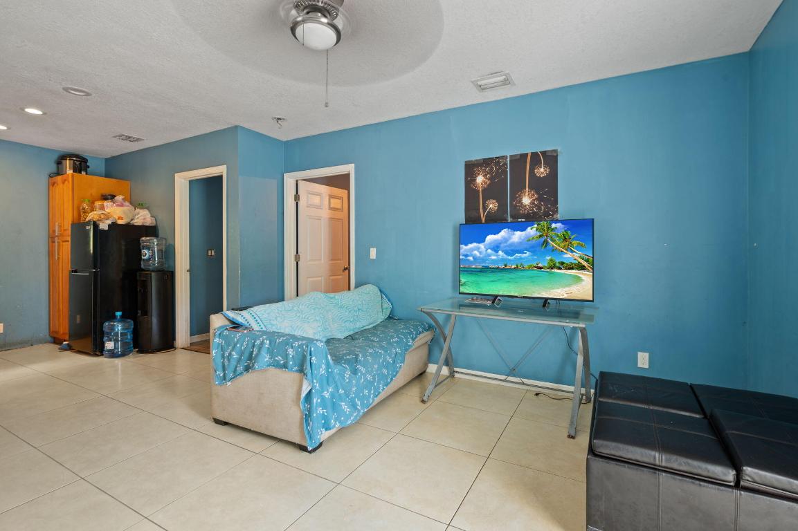 LOXAHATCHEE GROVES - Residential