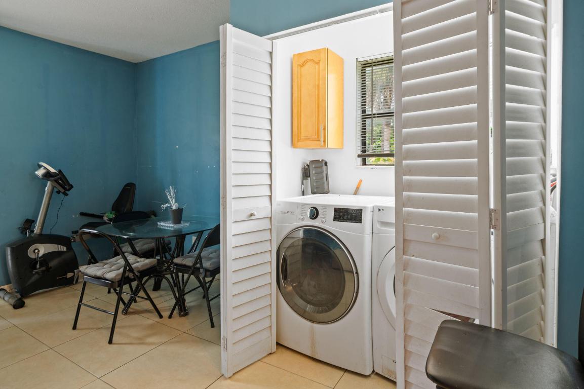 LOXAHATCHEE GROVES - Residential