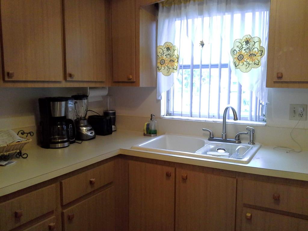 CRESTHAVEN VILLAS CONDO 34 - Residential