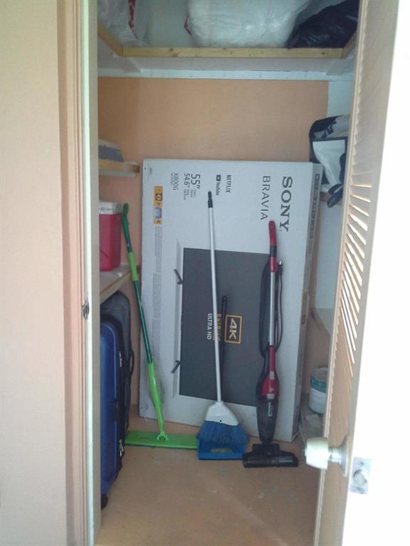 CRESTHAVEN VILLAS CONDO 34 - Residential