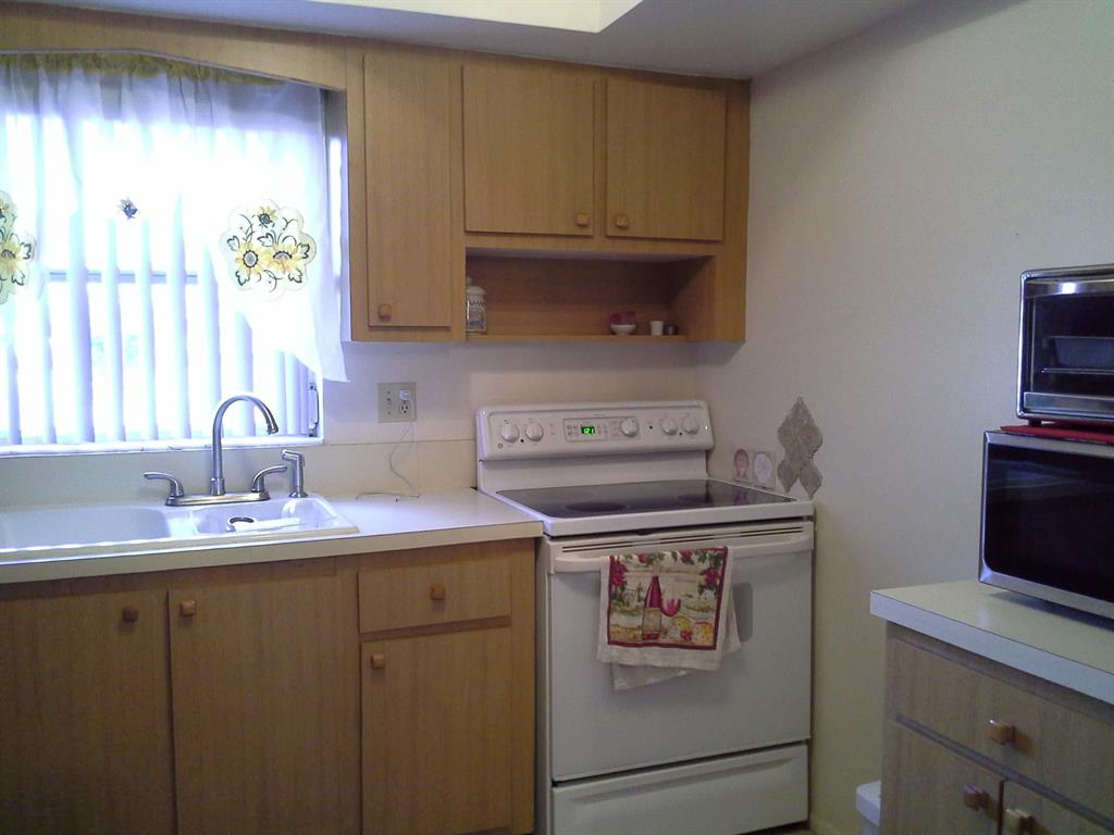 CRESTHAVEN VILLAS CONDO 34 - Residential