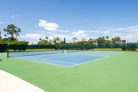 Tiny photo for 6698 N 10th Ave AVE N #215, Lake Worth, FL 33467 (MLS # B26037090)