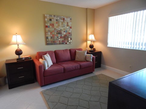 Tiny photo for 6698 N 10th Ave AVE N #215, Lake Worth, FL 33467 (MLS # B26037090)
