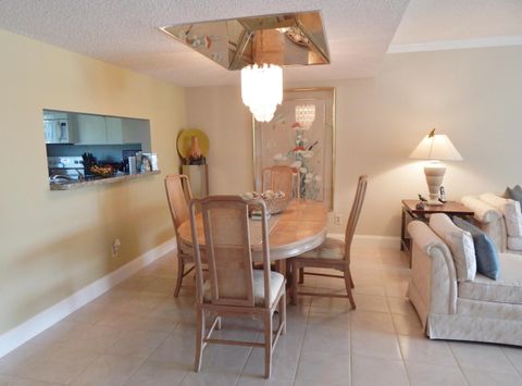 Tiny photo for 6698 N 10th Ave AVE N #215, Lake Worth, FL 33467 (MLS # B26037090)