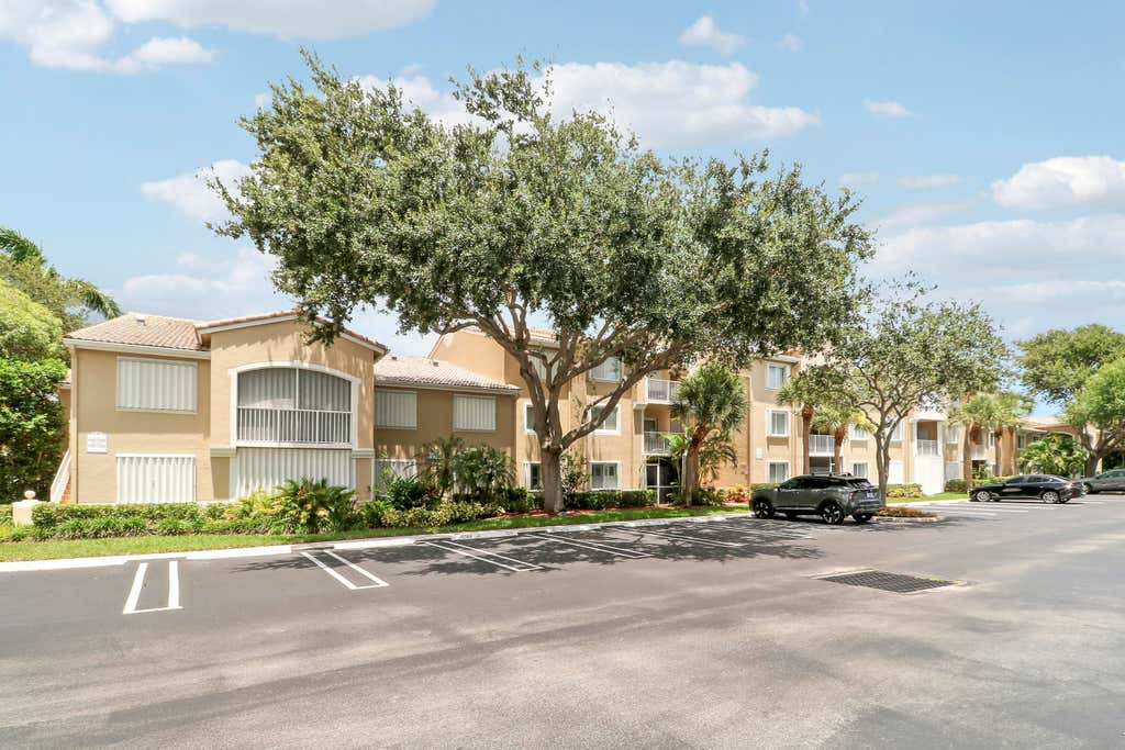 Photo of 236 VILLAGE Boulevard #1106, Tequesta, FL 33469 (MLS # B26064129)