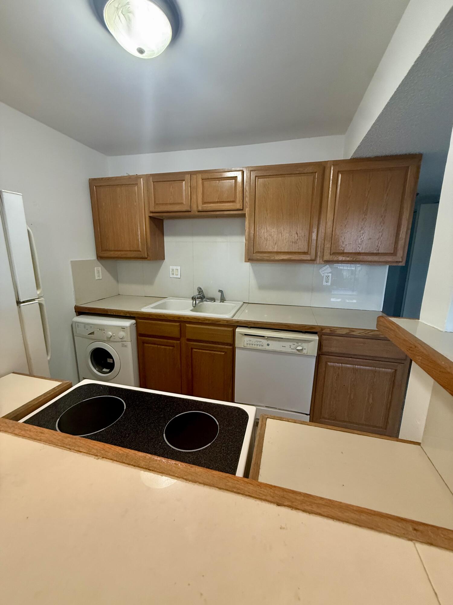 WOODS CONDO - Residential