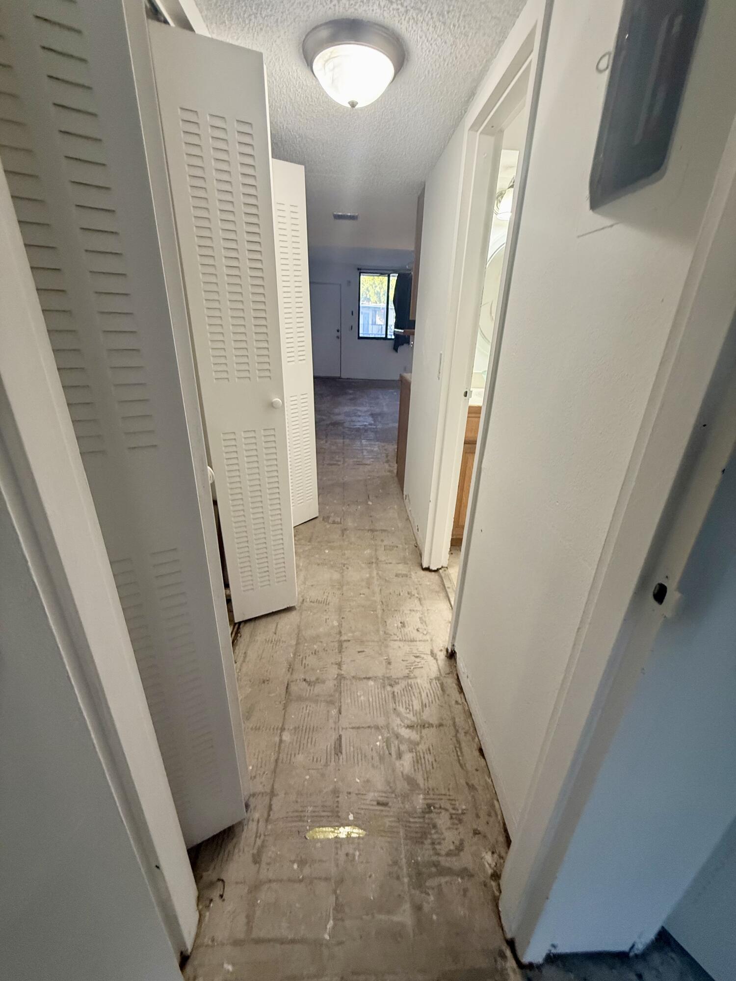 WOODS CONDO - Residential