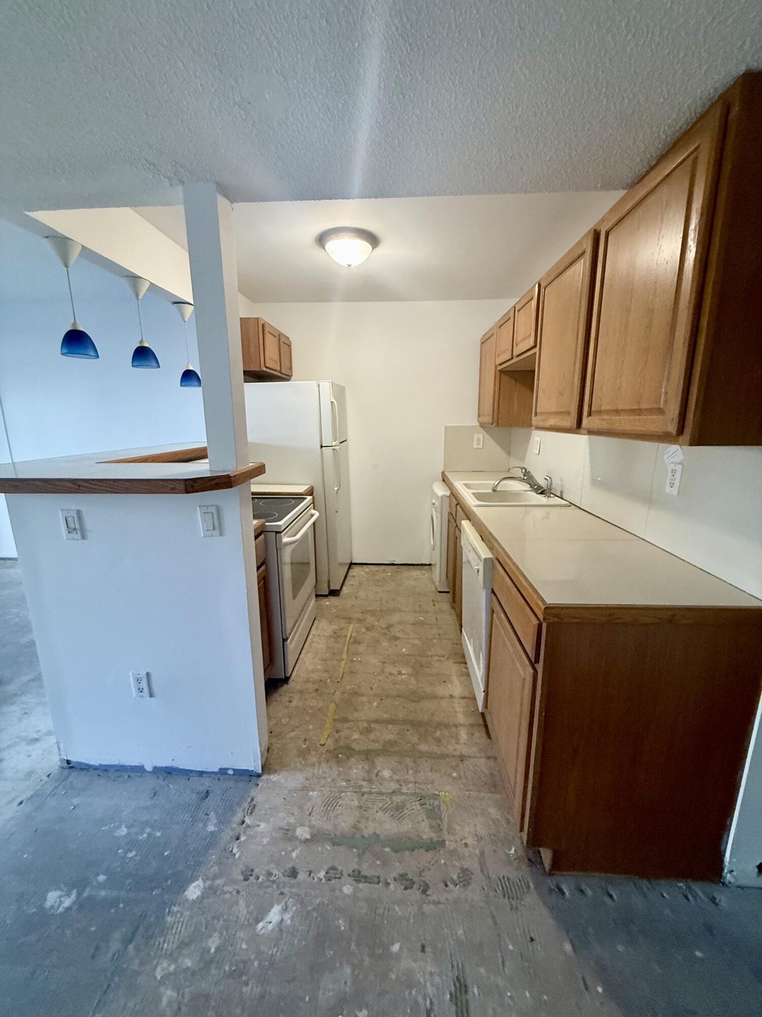 WOODS CONDO - Residential