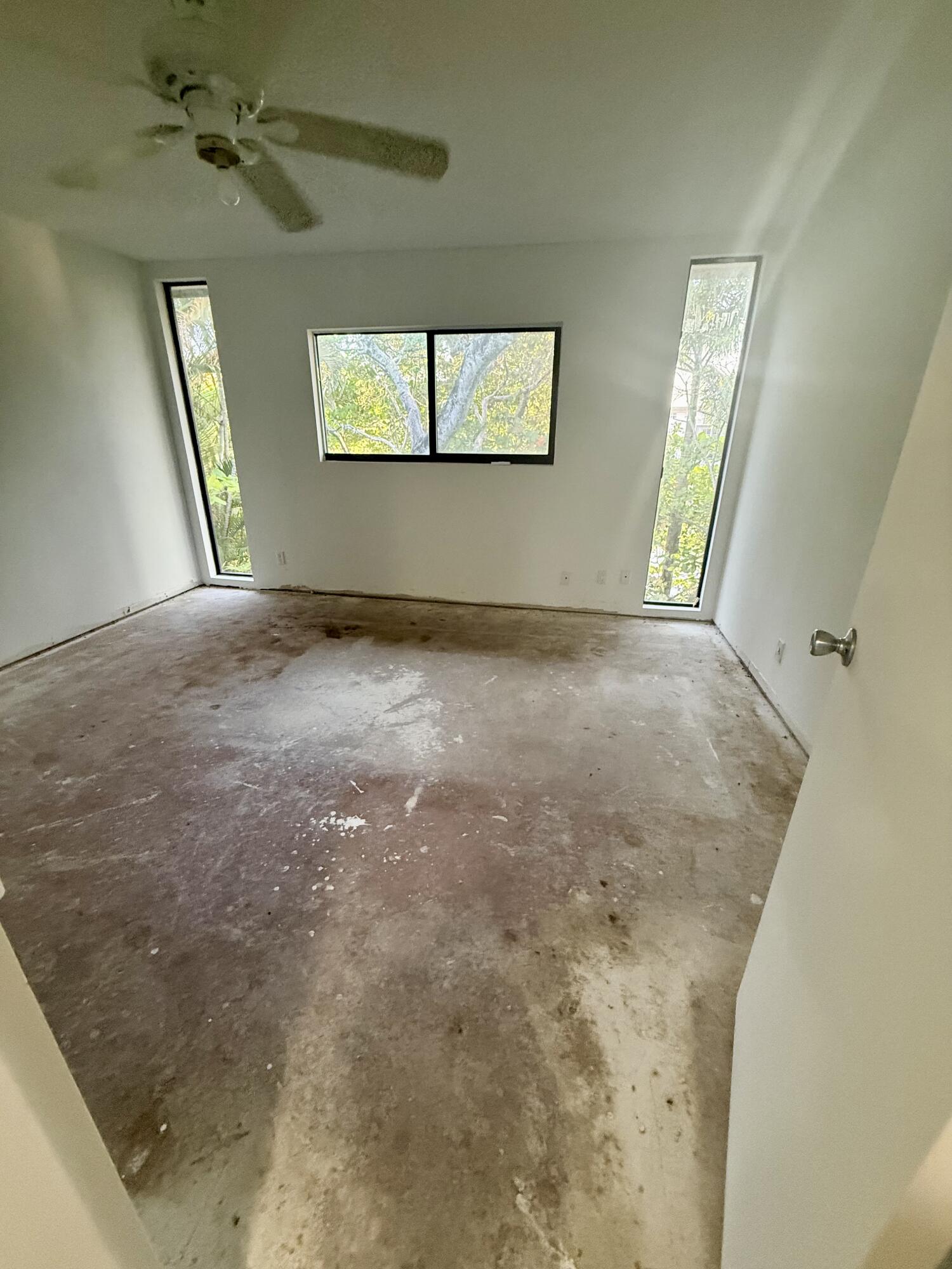 WOODS CONDO - Residential