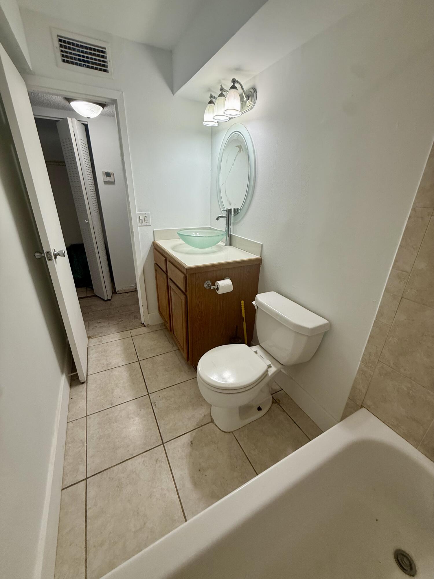 WOODS CONDO - Residential