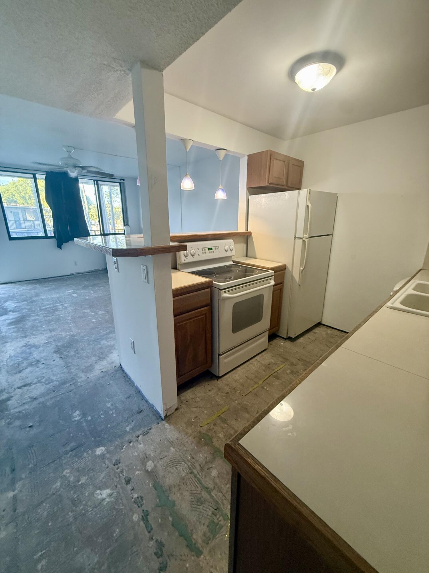 WOODS CONDO - Residential