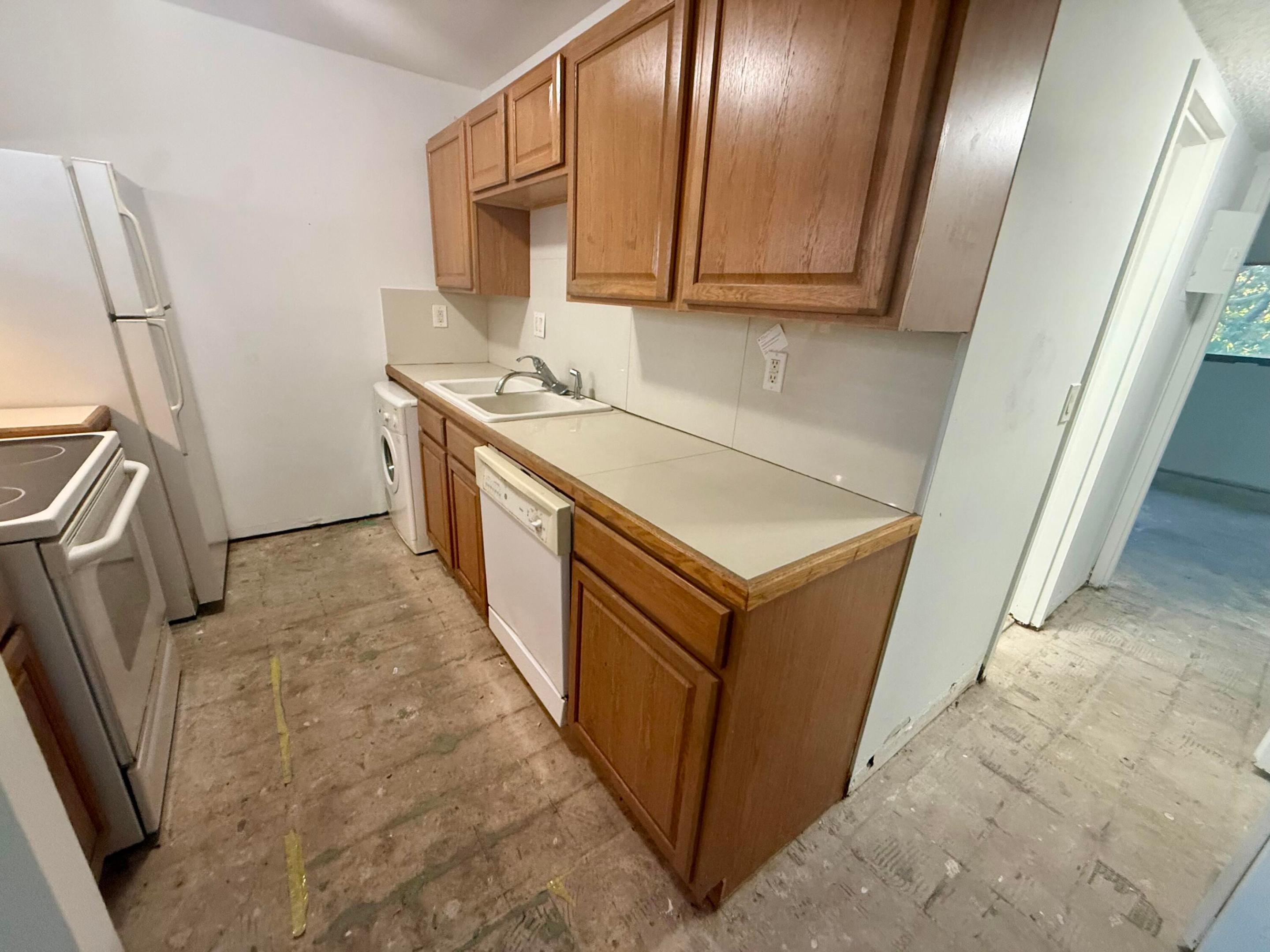 WOODS CONDO - Residential