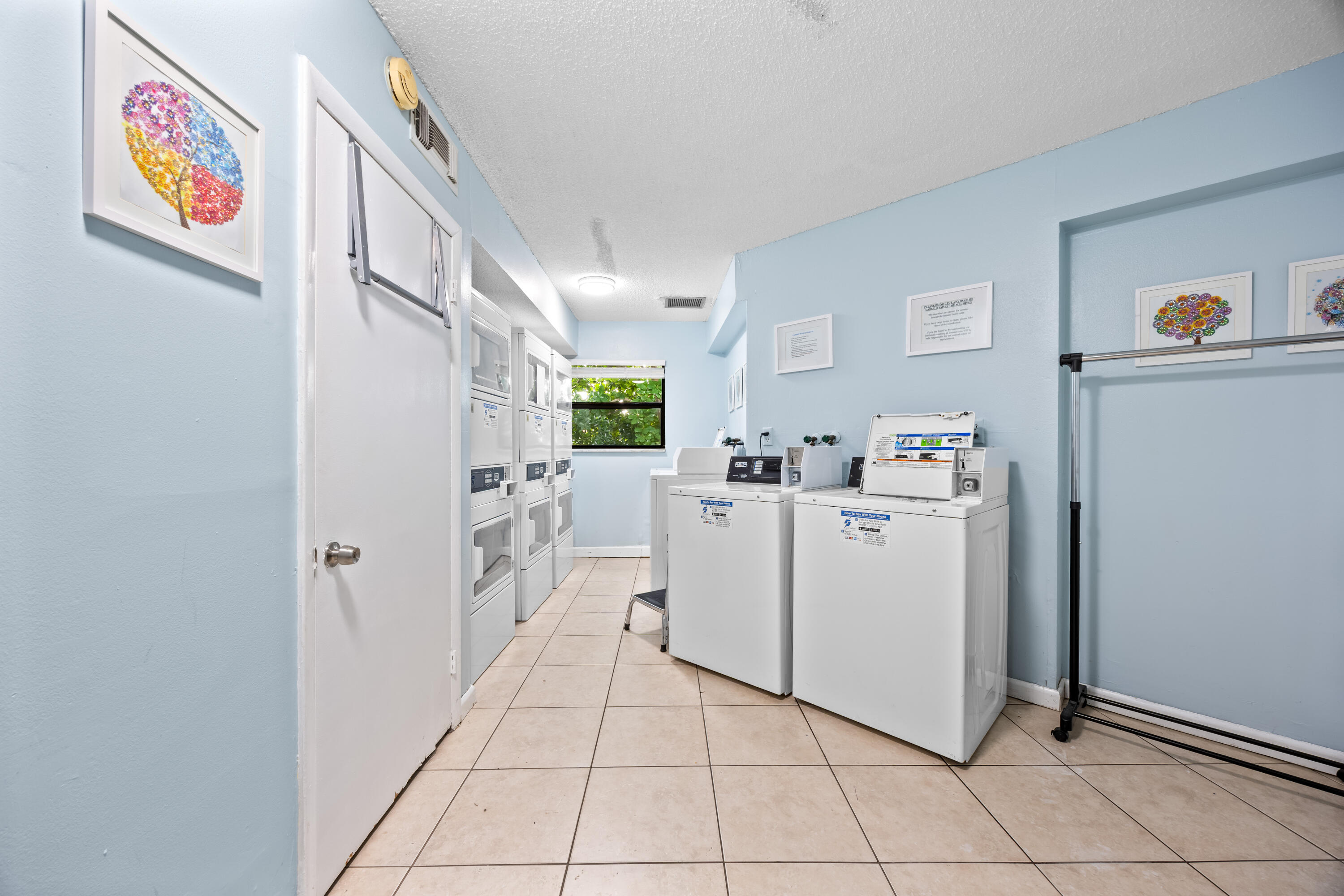 WOODS CONDO - Residential