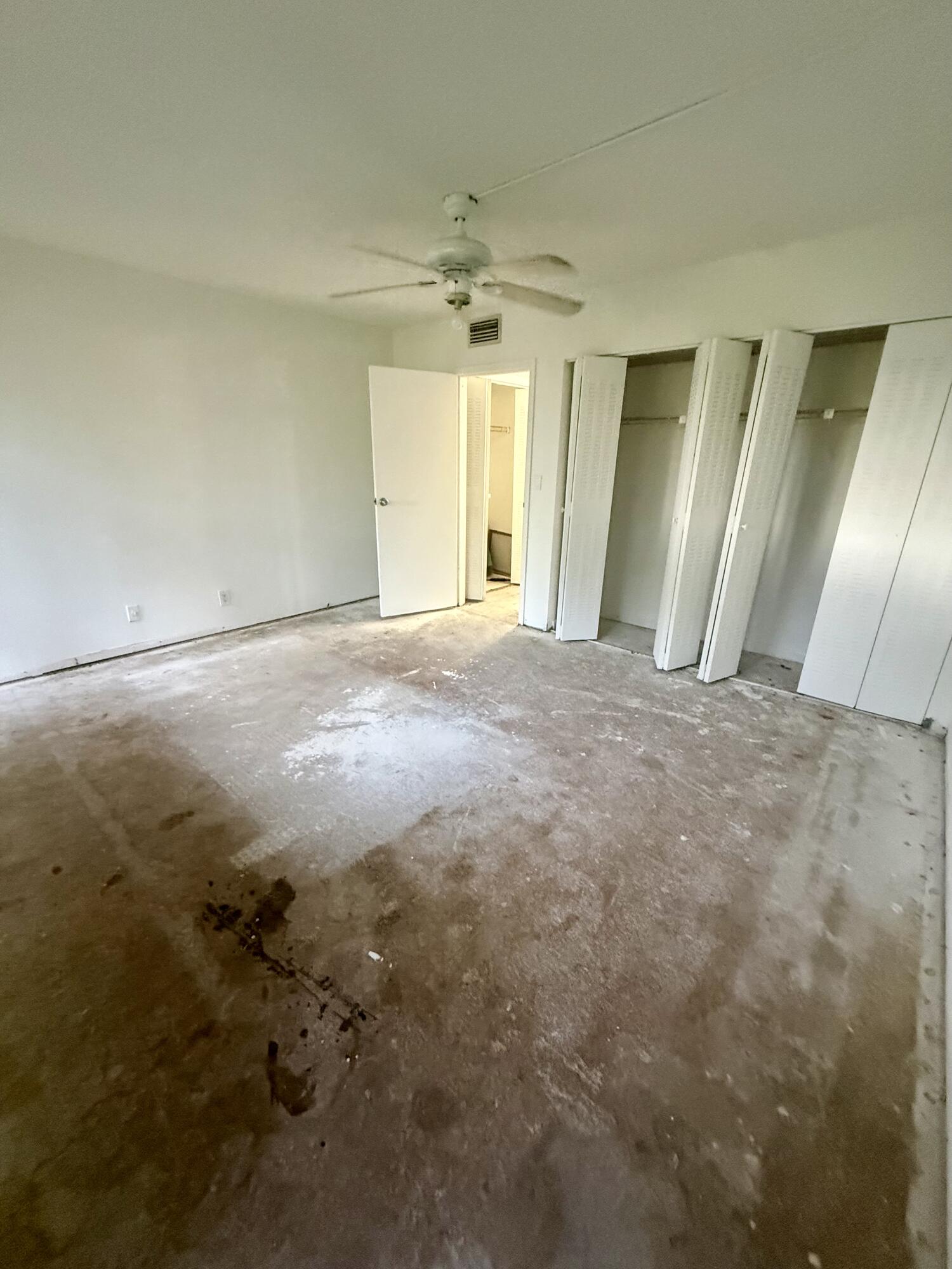 WOODS CONDO - Residential
