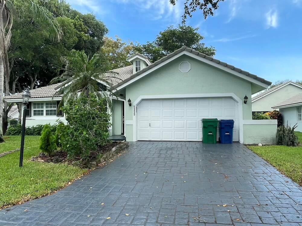 5395 Pine Circle, Coral Springs, FL, 33067/$539,900 2 5395 Pine Circle