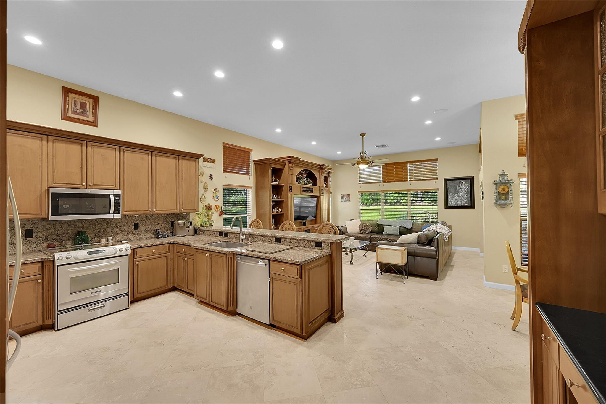 Valencia Shores 04 - Residential