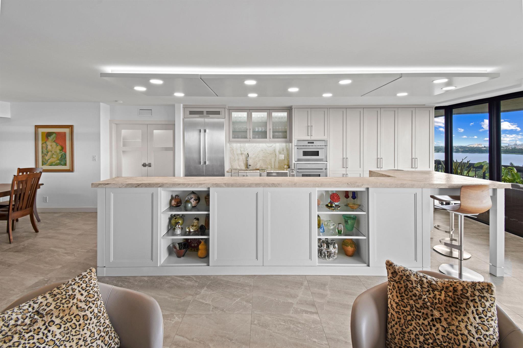 CONSULATE CONDO - Residential
