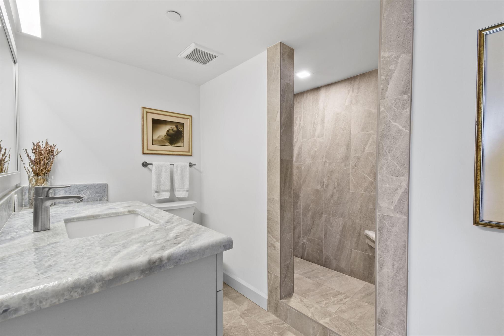 CONSULATE CONDO - Residential
