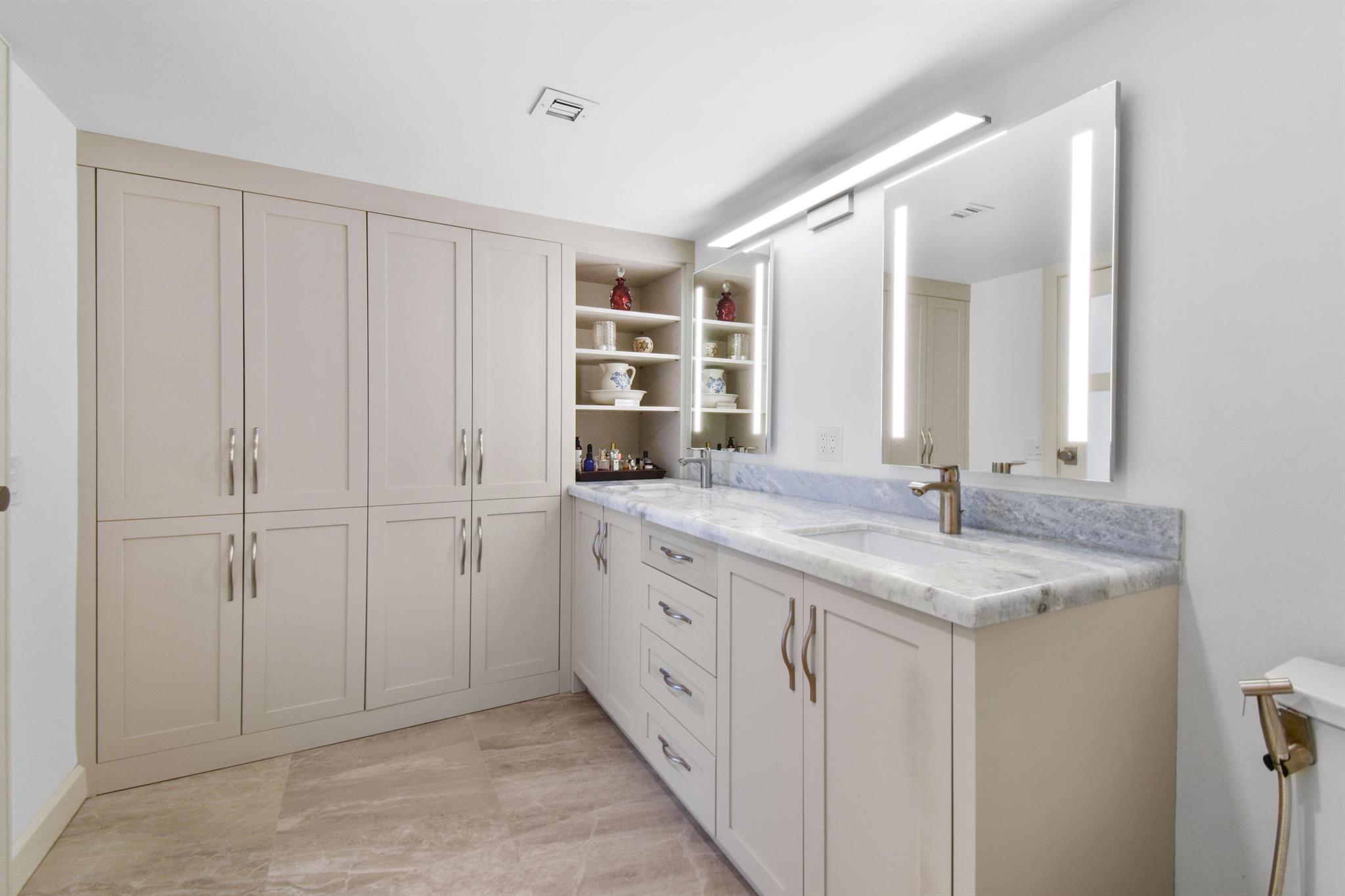 CONSULATE CONDO - Residential