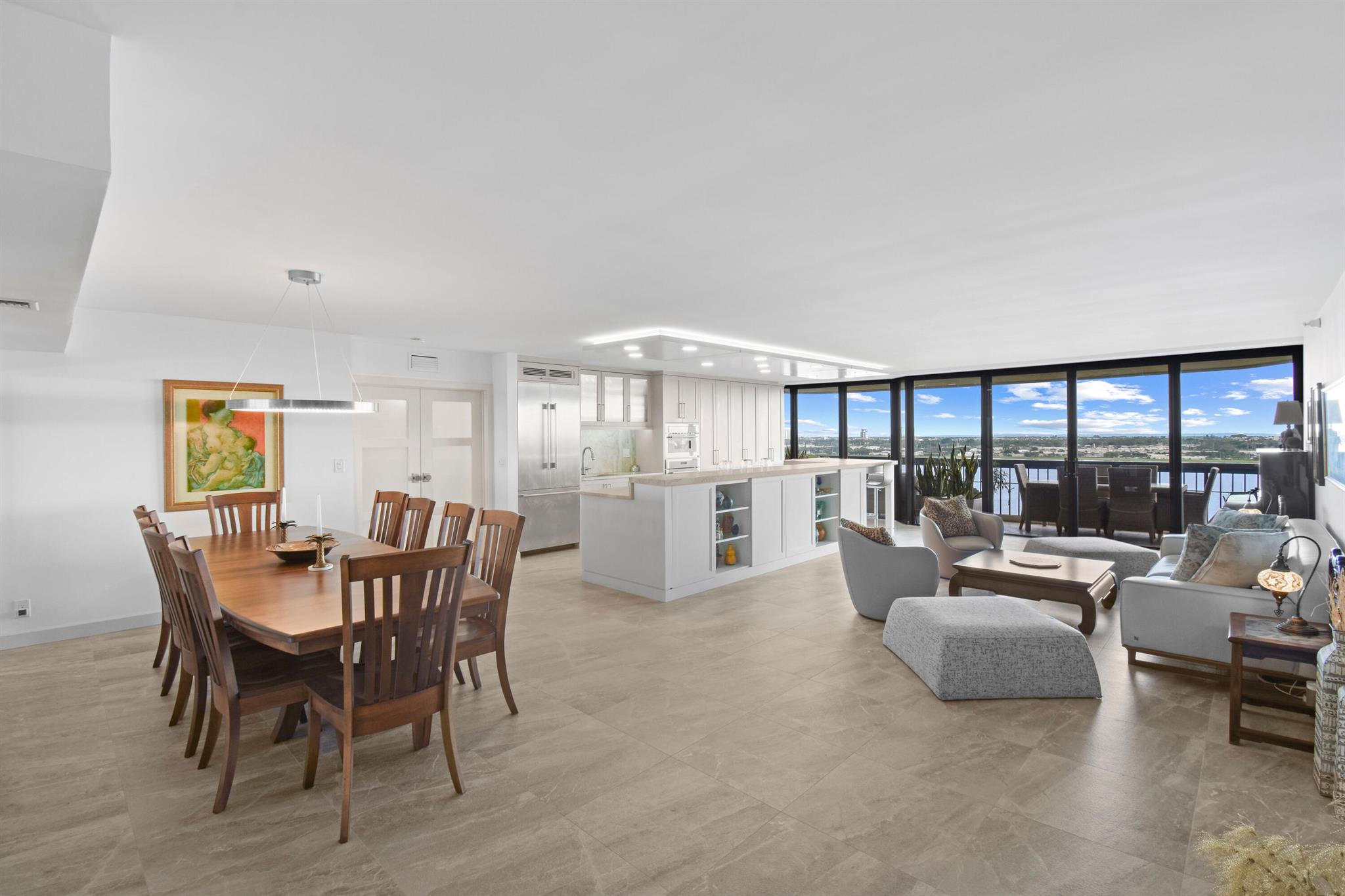 CONSULATE CONDO - Residential