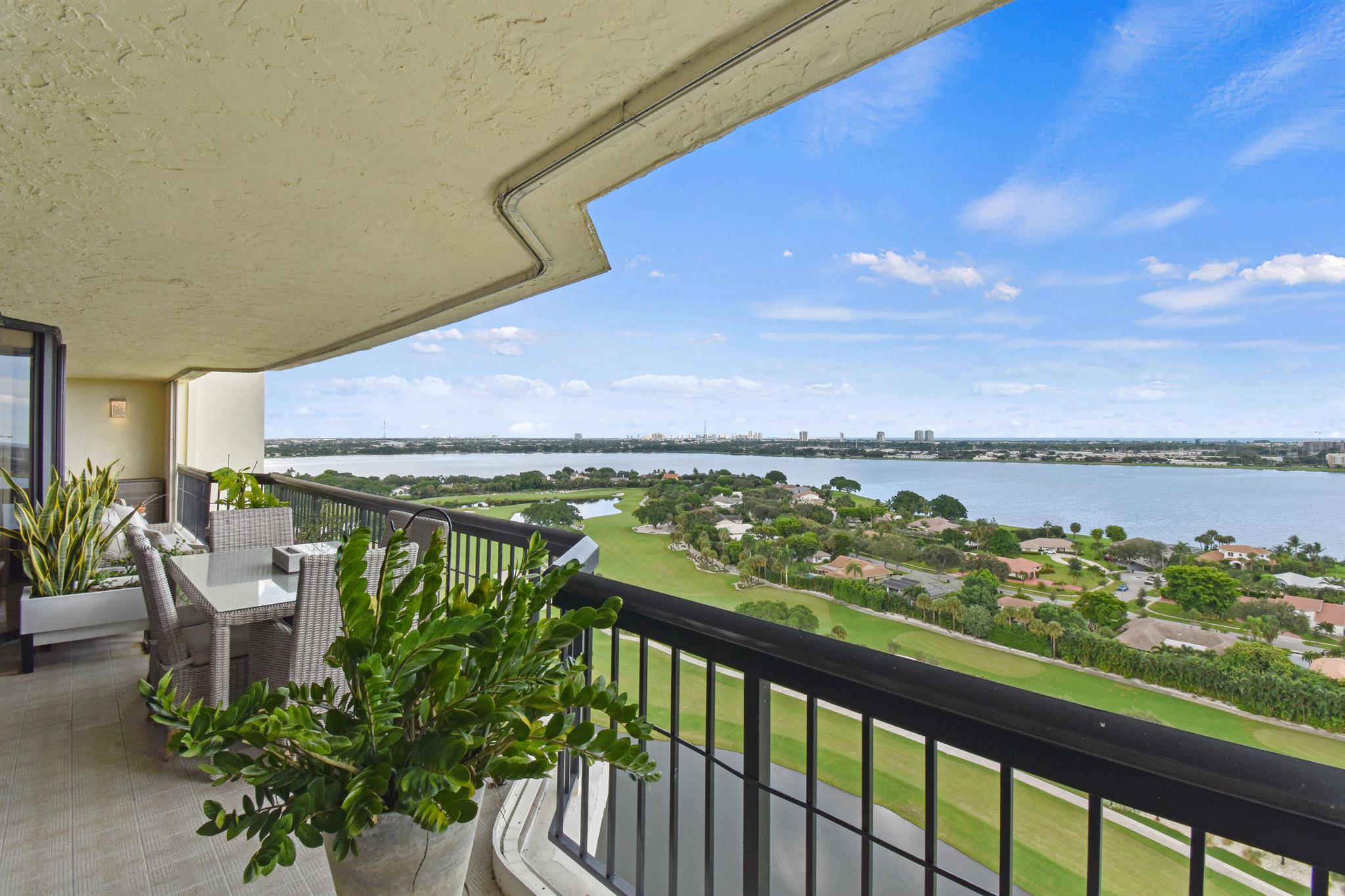 CONSULATE CONDO - Residential